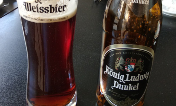 Konig Ludwig Dunkel Lager glas en fles